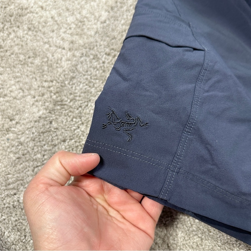 Arc’teryx Women’s Alroy Short 7” Mid Rise Lightweight Outdoor Hiking in Navy 6 - Picture 7 of 16